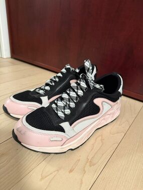 SANDRO Chunky Runner Sneakers - Black & Pink
